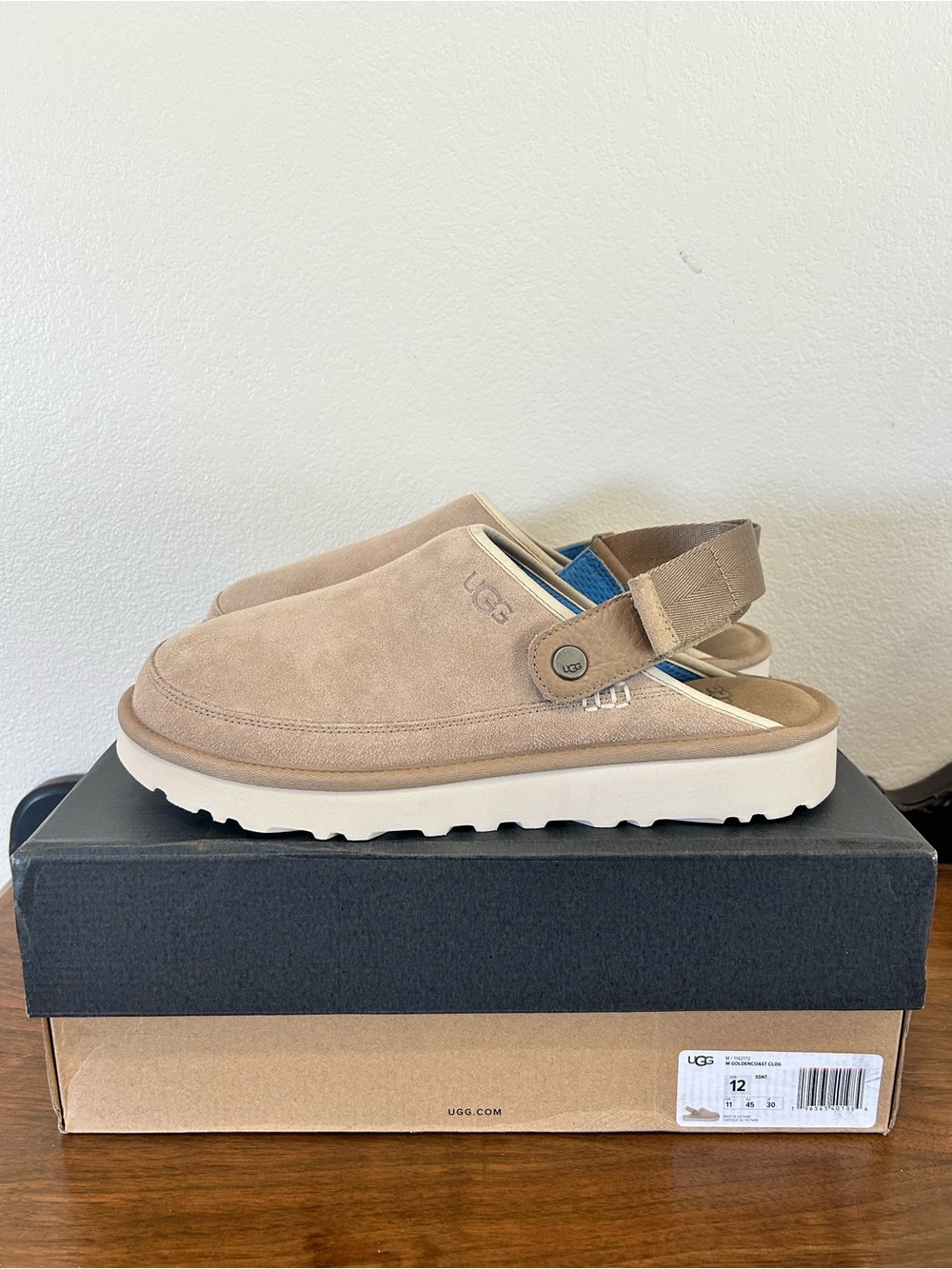 UGG SAND GOLDENCOAST CLOG SUEDE PLATFORM SANDALS, MEN US 12 NEW W/Box